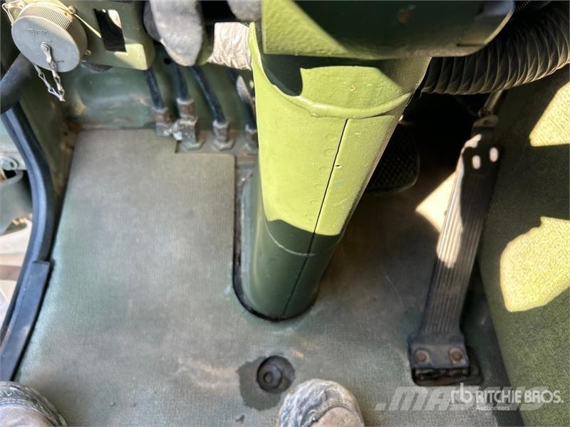 Stewart & Steveson 4x4 LMTV 4x4 Cargo Truck 傾卸式卡車