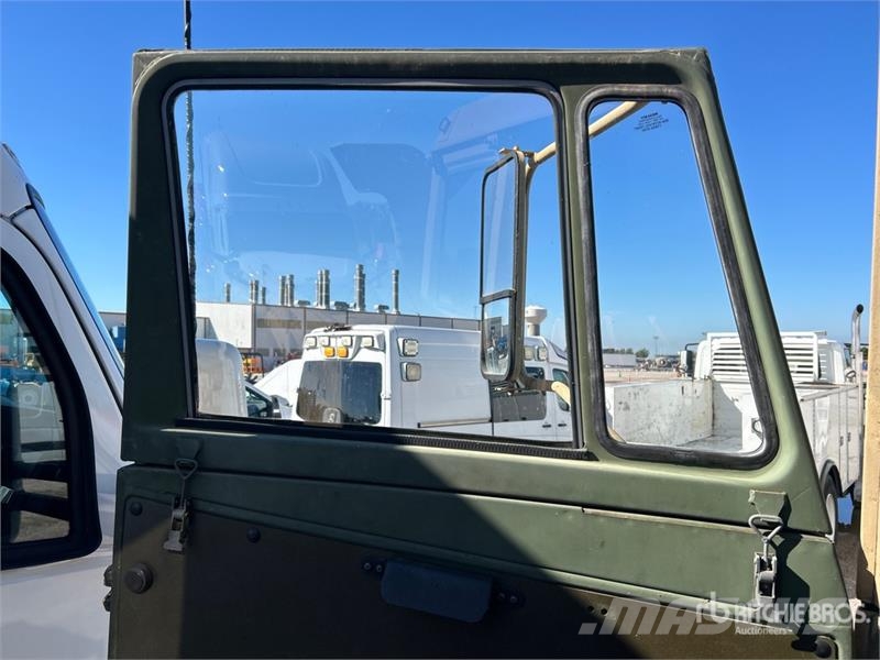 Stewart & Steveson 4x4 LMTV 4x4 Cargo Truck 傾卸式卡車