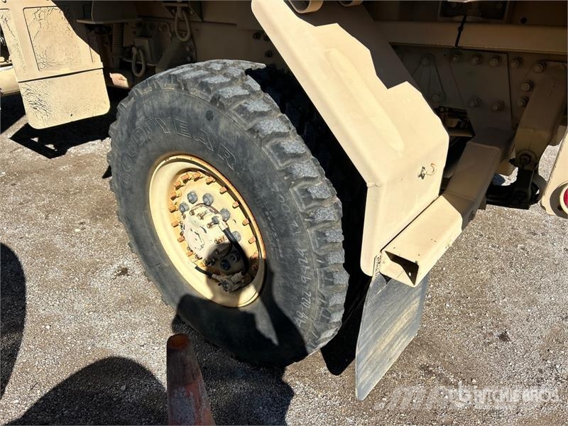 Stewart & Steveson 4x4 LMTV 4x4 Cargo Truck 傾卸式卡車