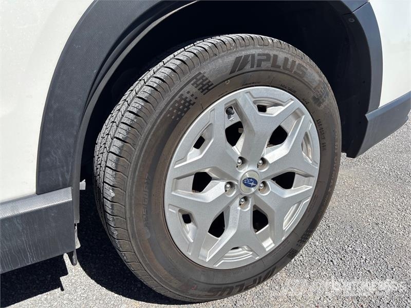 Subaru Forester AWD SUV Avtomobili