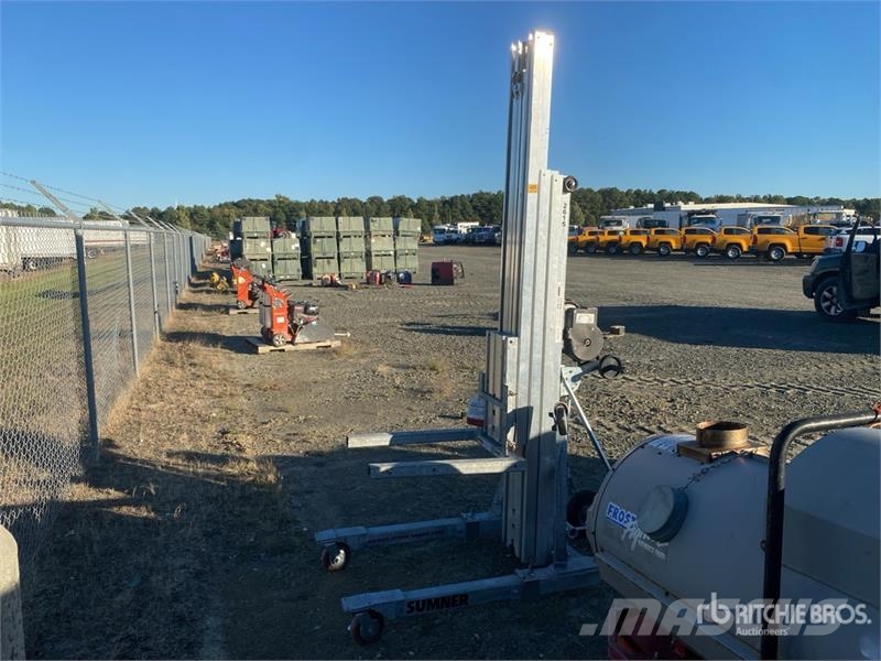 Sumner 2615 Material Hoist Підйомно-транспортне обладнання і вантажні ліфти