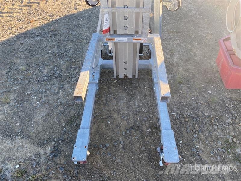 Sumner 2615 Material Hoist Підйомно-транспортне обладнання і вантажні ліфти