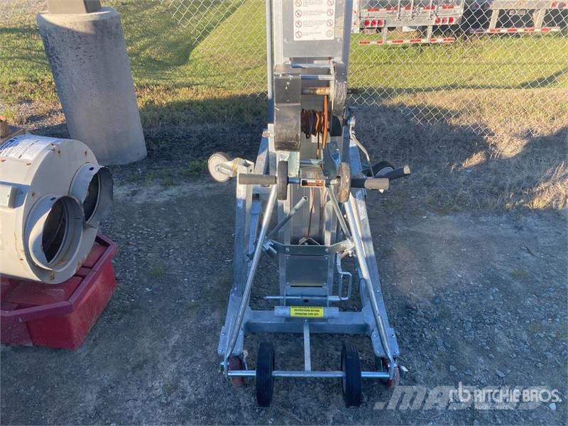 Sumner 2615 Material Hoist Підйомно-транспортне обладнання і вантажні ліфти