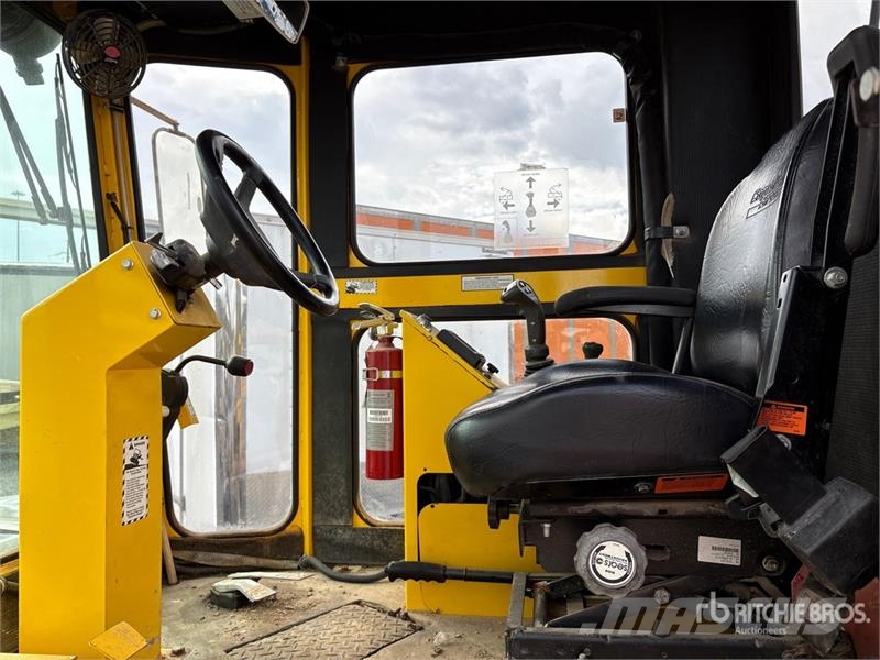 Superior DT74J Self-Propelled Broom Kehrer