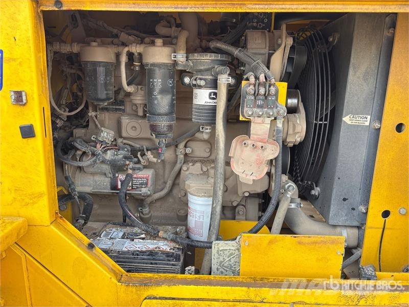 Superior DT74J Self-Propelled Broom Kehrer