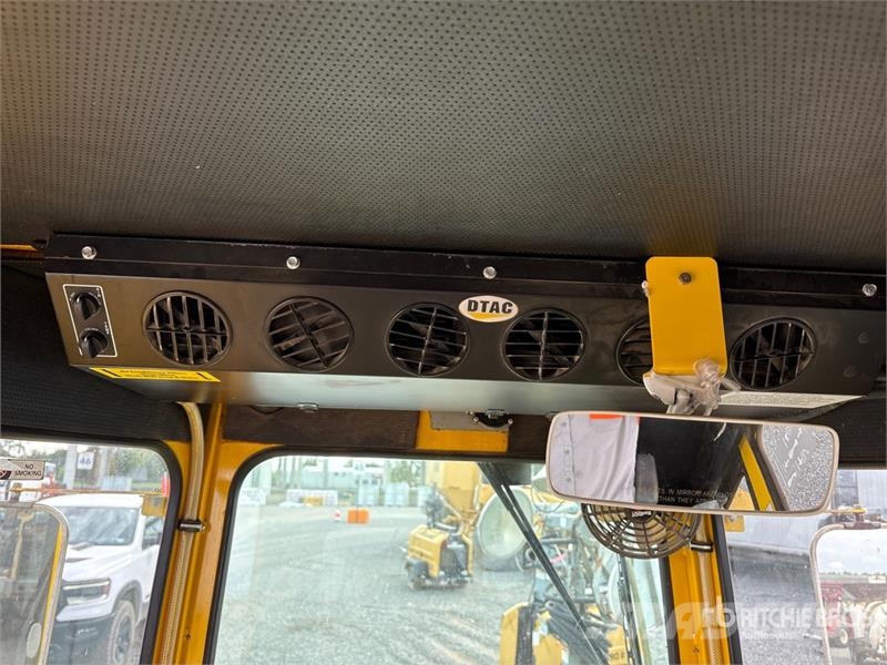 Superior DT74J Self-Propelled Broom Kehrer