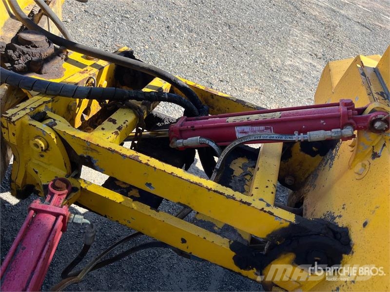 Superior SM80-K Self-Propelled Broom كناسات