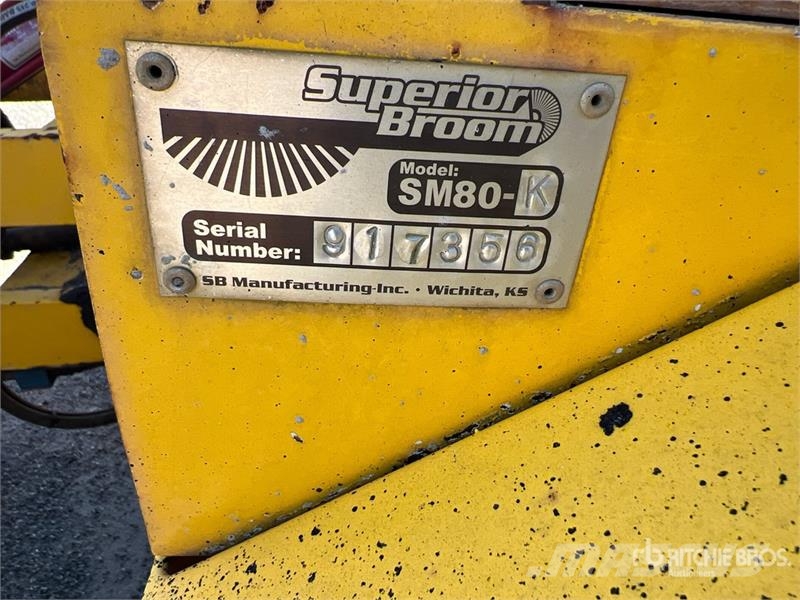 Superior SM80-K Self-Propelled Broom كناسات