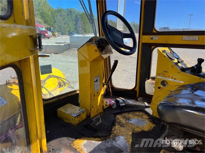 Superior SM80-K Self-Propelled Broom كناسات