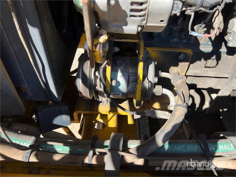 Superior SM80-K Self-Propelled Broom كناسات