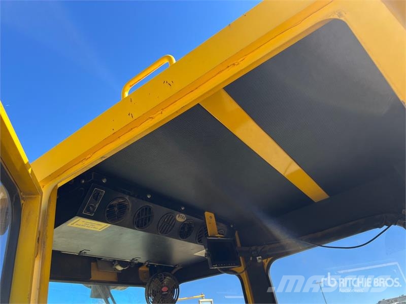 Superior SM80-K Self-Propelled Broom كناسات