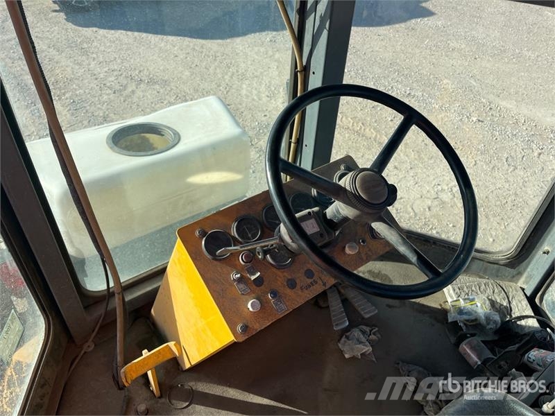  Sweepmaster SM250 Self-Propelled Broom كناسات