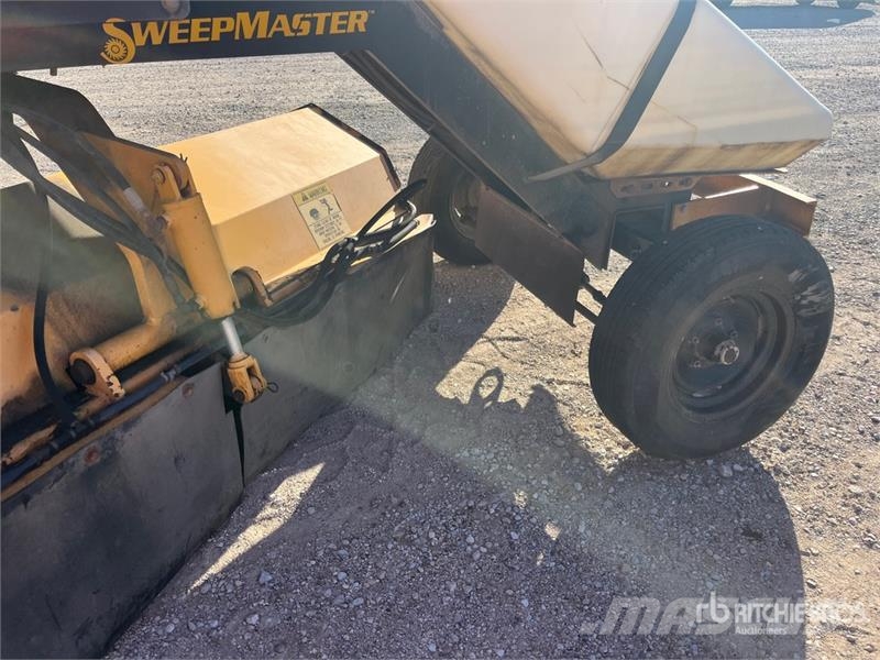  Sweepmaster SM250 Self-Propelled Broom كناسات