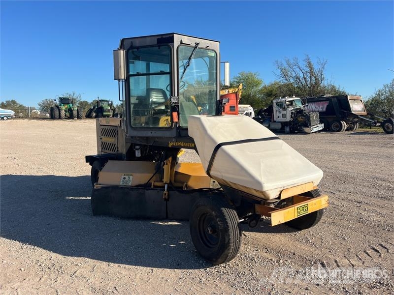  Sweepmaster SM250 Self-Propelled Broom كناسات