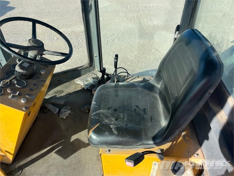  Sweepmaster SM250 Self-Propelled Broom كناسات