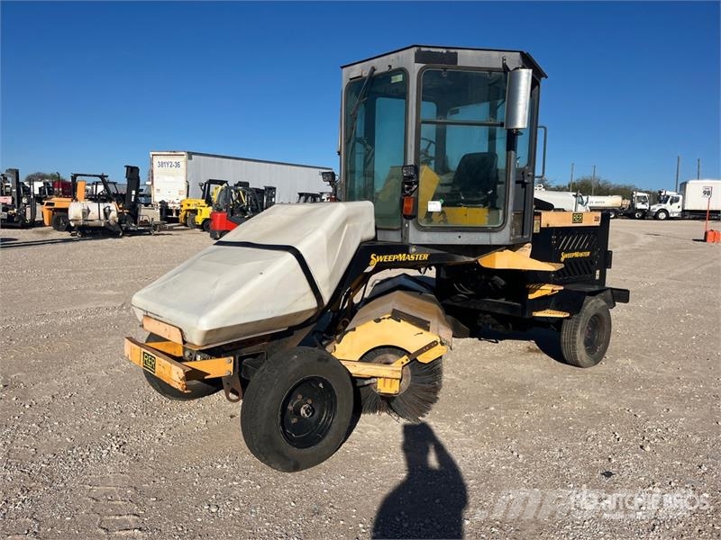  Sweepmaster SM250 Self-Propelled Broom كناسات