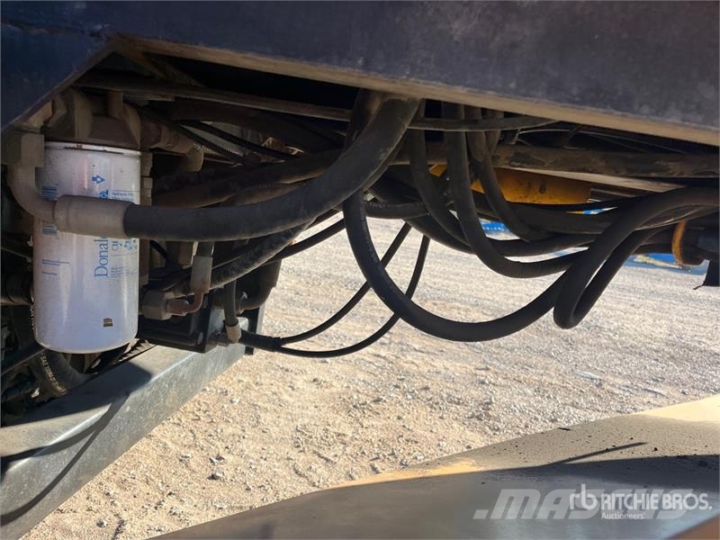  Sweepmaster SM250 Self-Propelled Broom كناسات