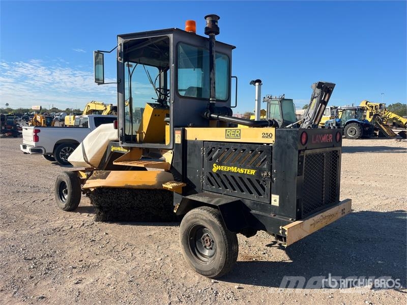  Sweepmaster SM250 Self-Propelled Broom كناسات