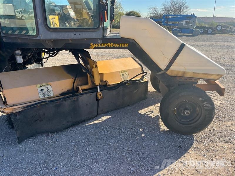  Sweepmaster SM250 Self-Propelled Broom كناسات
