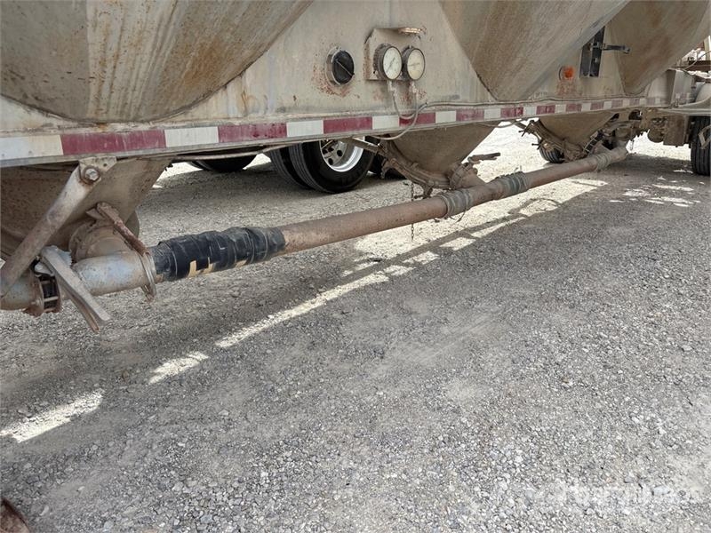 T/A Pneumatic Bulk Trailer Citas piekabes
