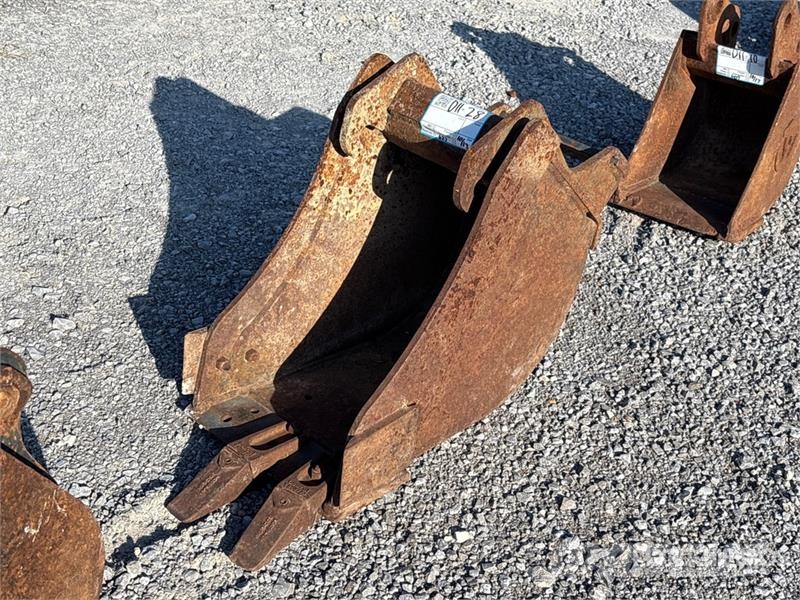 TAG 12 in Digging Excavator Bucket - Fits Bobcat Kaušai