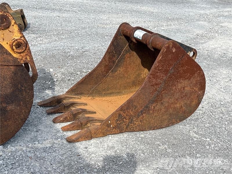 TAG 24 in Digging Excavator Bucket Kaušai