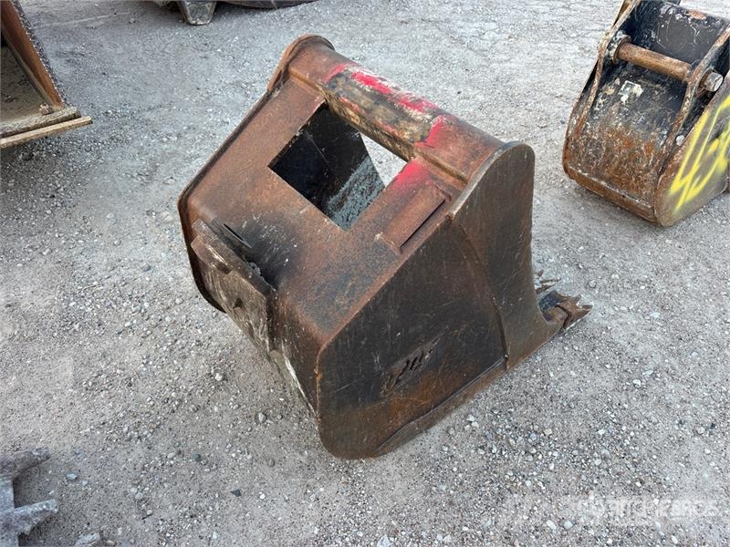 TAG 24 in Q/C Digging Excavator Bucket دلاء