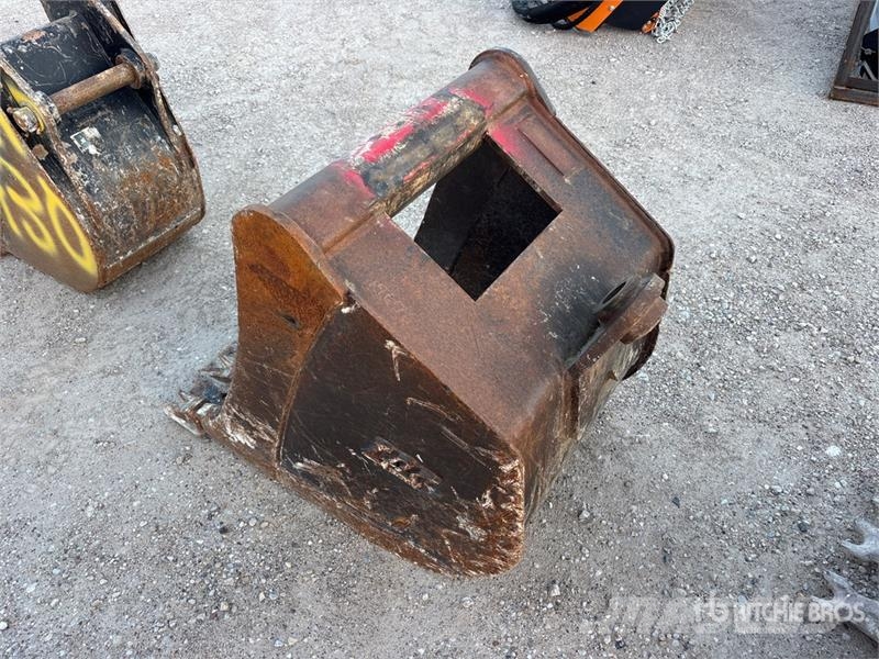 TAG 24 in Q/C Digging Excavator Bucket دلاء