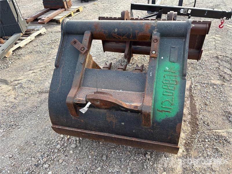 TAG Manufacturing 42 in . Excavator Bucket Cucharones