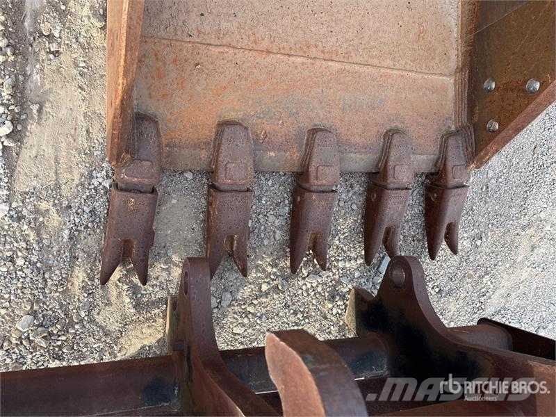 TAG Manufacturing 42 in . Excavator Bucket Cucharones