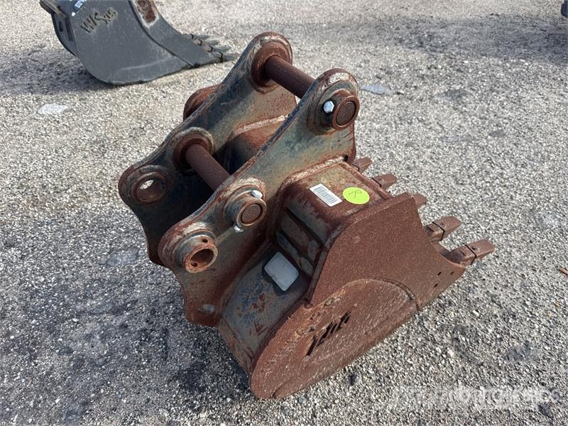 TAG TB260BKT24 24 in Digging Excavator Bucket دلاء