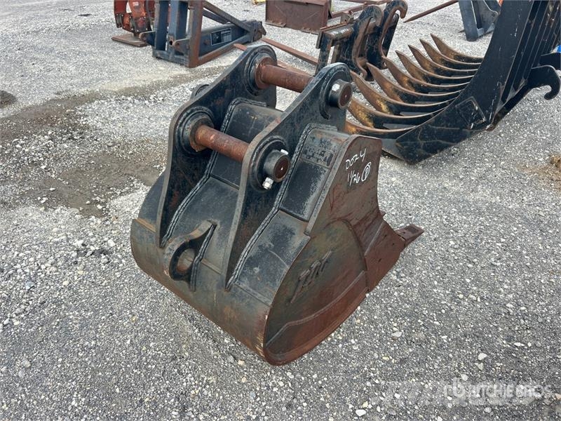 Takeuchi TB1140 30 in Digging Excavator Bucket Cucharones
