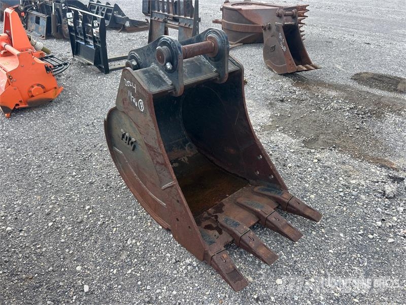 Takeuchi TB1140 30 in Digging Excavator Bucket Cucharones