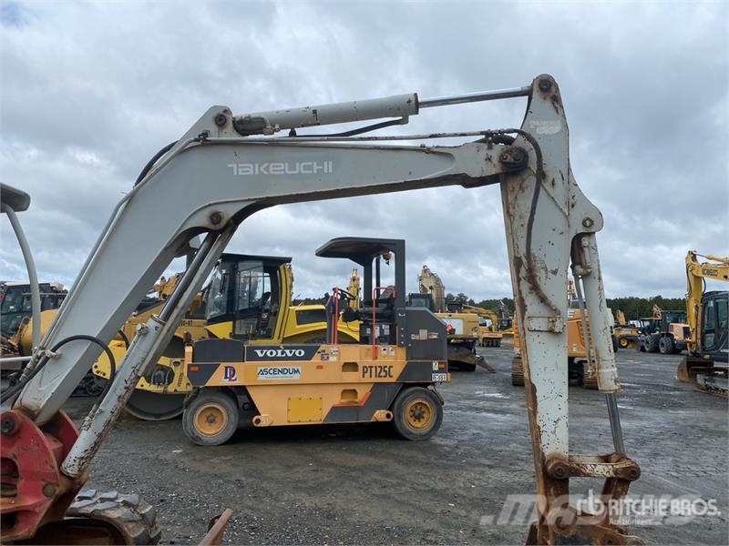 Takeuchi TB145 Miniekskavaatorid < 7 t