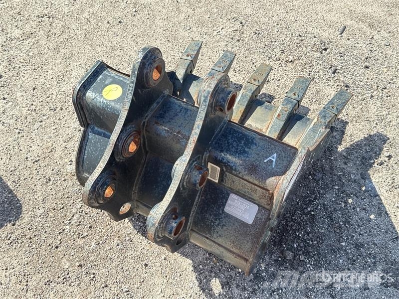 Takeuchi TB225BKT24 24 in Digging Excavator Bucket دلاء