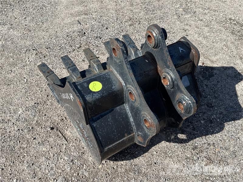 Takeuchi TB225BKT24 24 in Digging Excavator Bucket دلاء