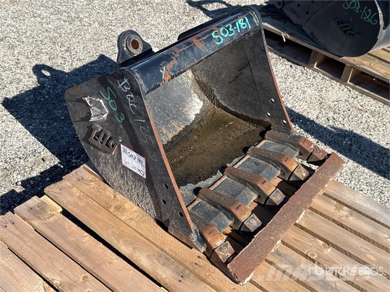 Takeuchi TB225QCBKT24 25 in Digging Excavator Bucket دلاء