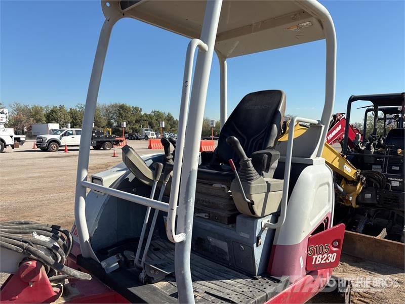 Takeuchi TB230 Mini rýpadla < 7t