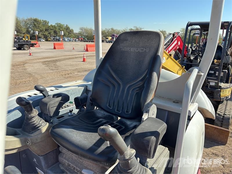 Takeuchi TB230 Mini rýpadla < 7t