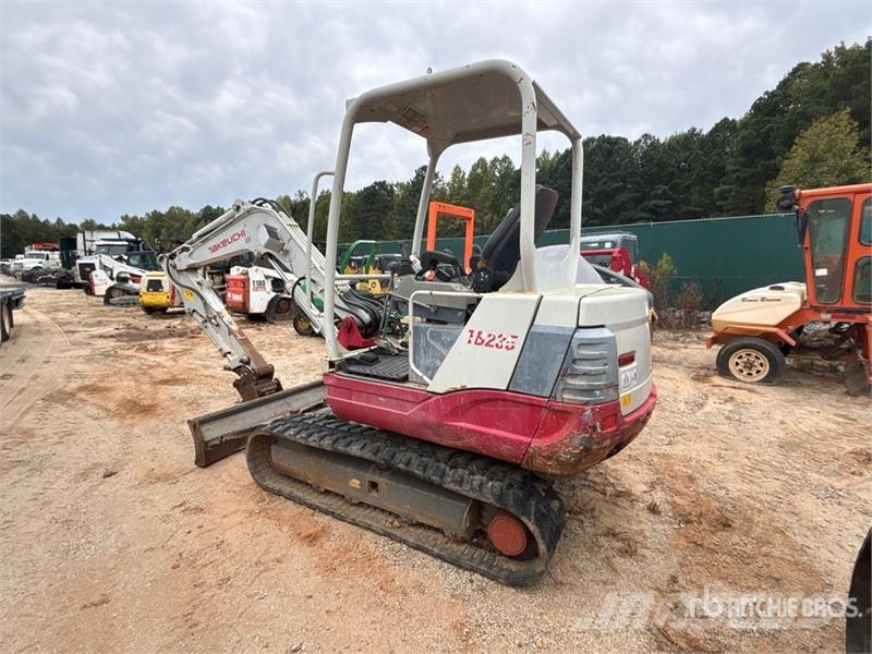 Takeuchi TB235 Minigravemaskiner