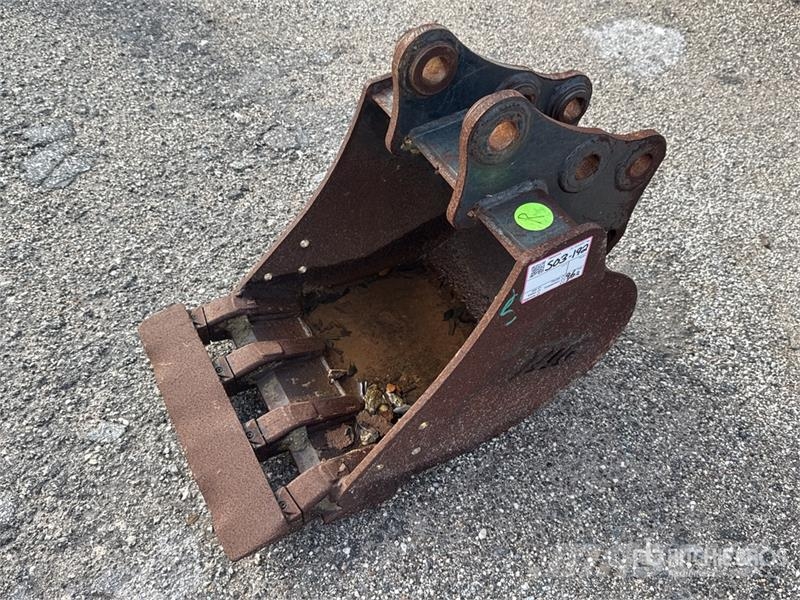 Takeuchi TB235BKT18 19 in Digging Excavator Bucket دلاء