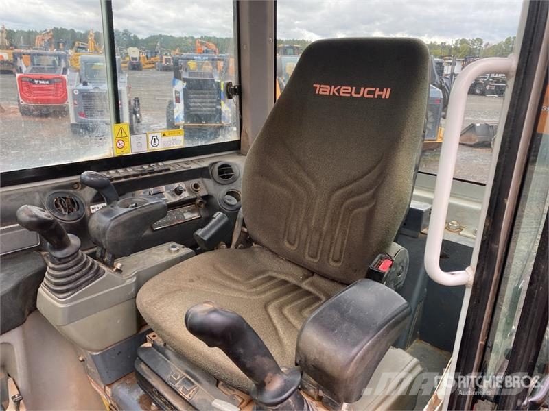 Takeuchi TB240 حفارات صغيرة أقل من 7 طن (حفارات صغيرة)