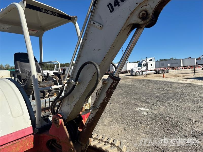 Takeuchi TB240 حفارات صغيرة أقل من 7 طن (حفارات صغيرة)