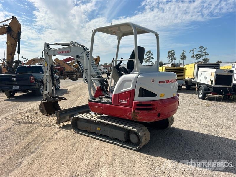 Takeuchi TB240 Miniescavatori
