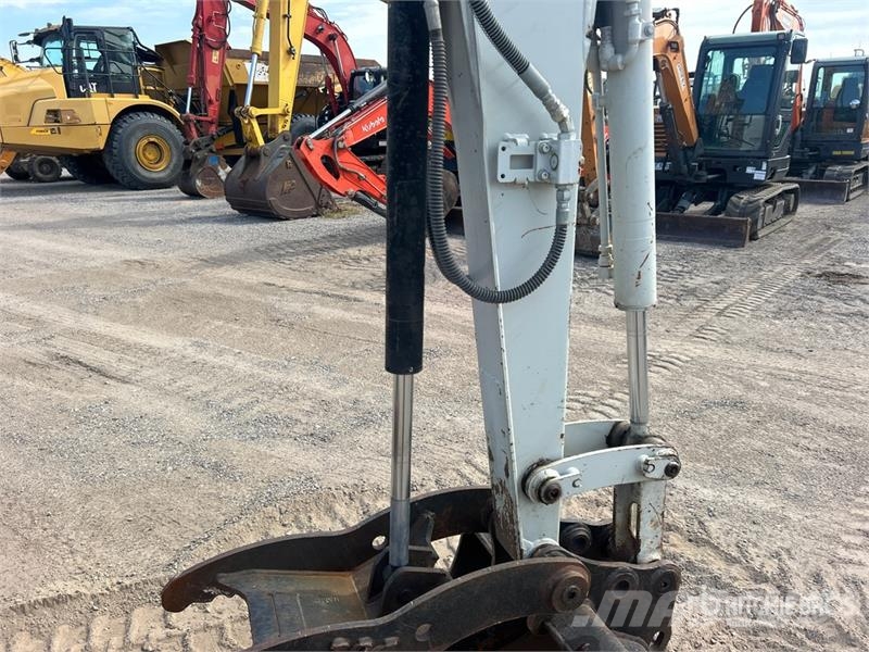 Takeuchi TB240 Miniescavatori