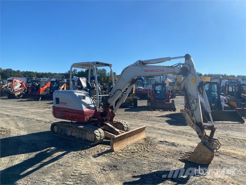 Takeuchi TB240 Minigravemaskiner