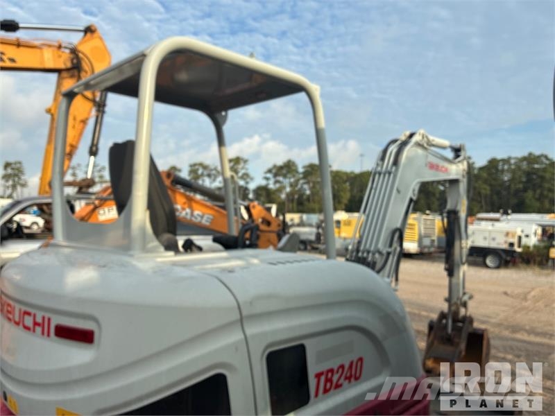 Takeuchi TB240 Mini excavadoras < 7t