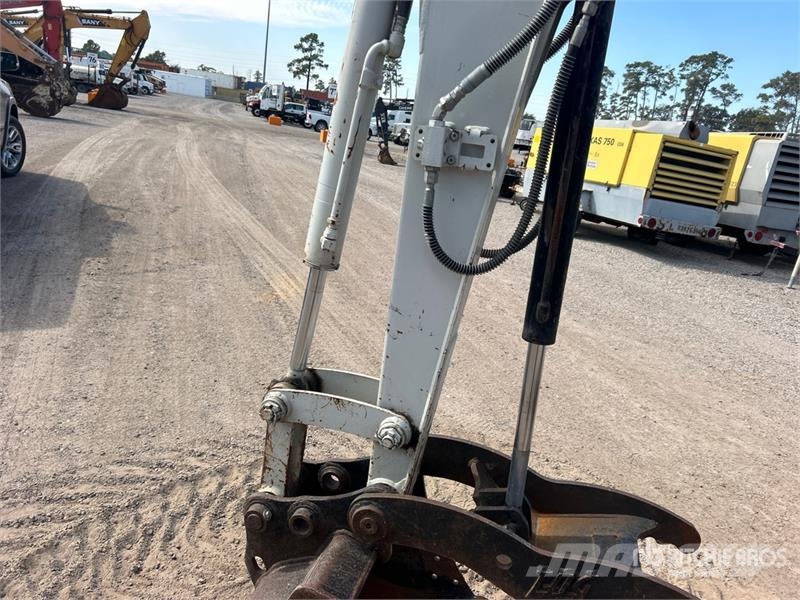 Takeuchi TB240 Miniescavatori