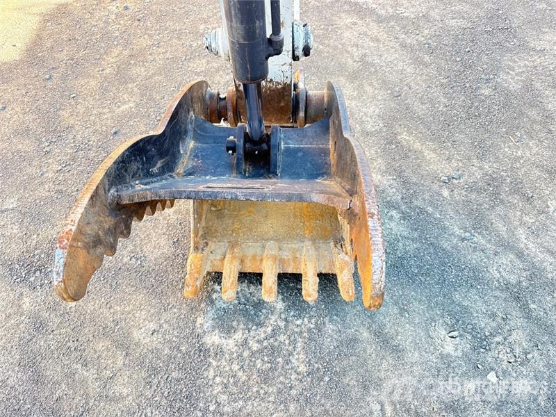 Takeuchi TB260 Mini bagri <7t