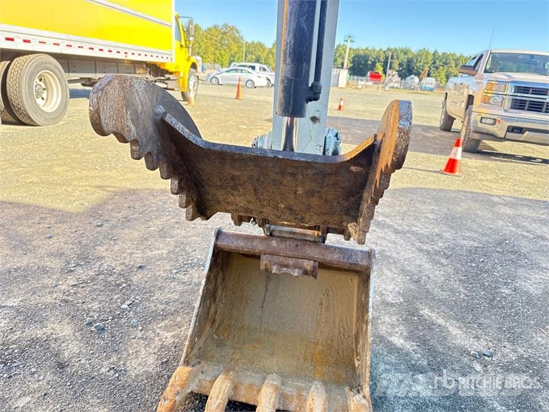 Takeuchi TB260 Mini bagri <7t